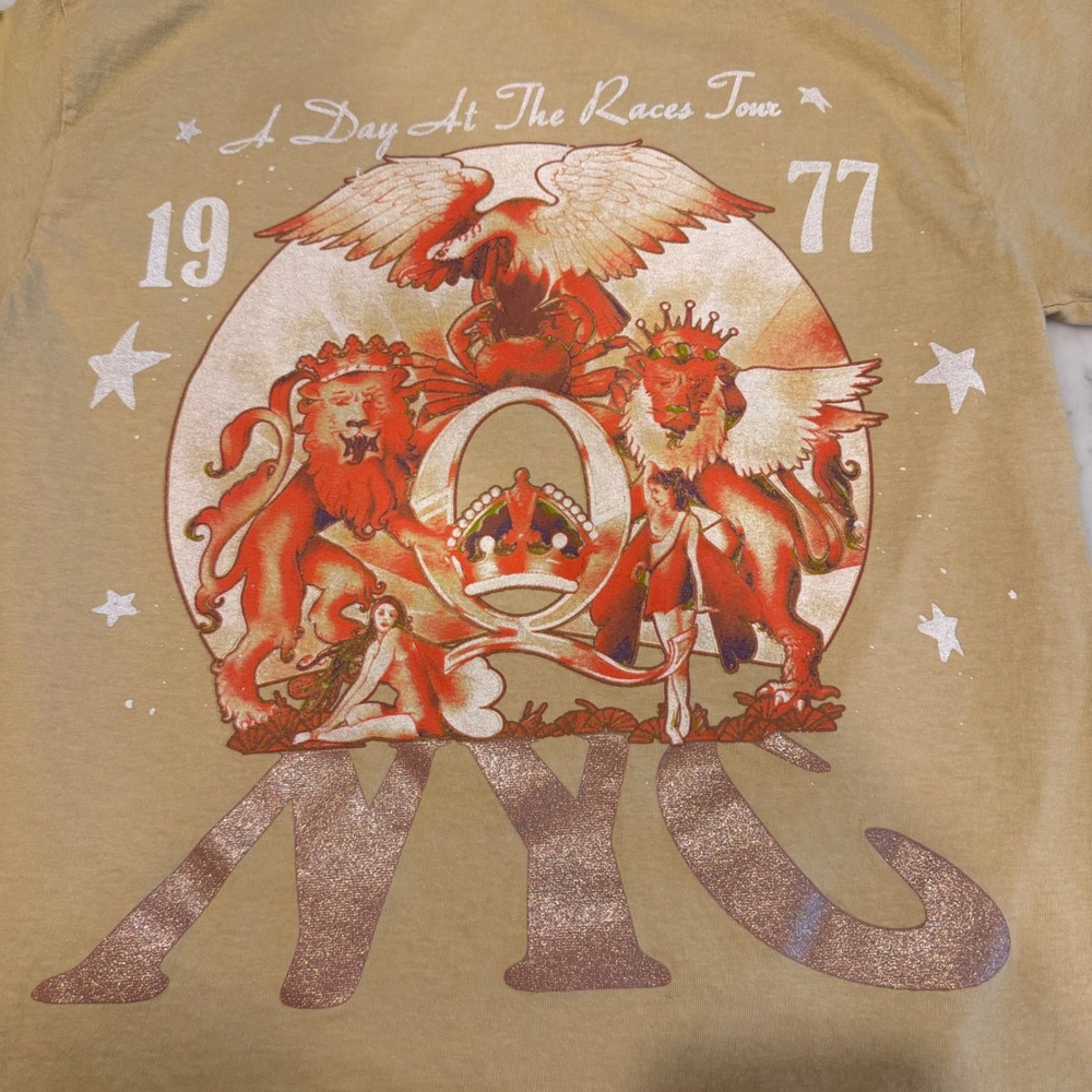 Queen Official Merch A Day At The Races 1977 NYC Tour Graphic T-Shirt Tan Small